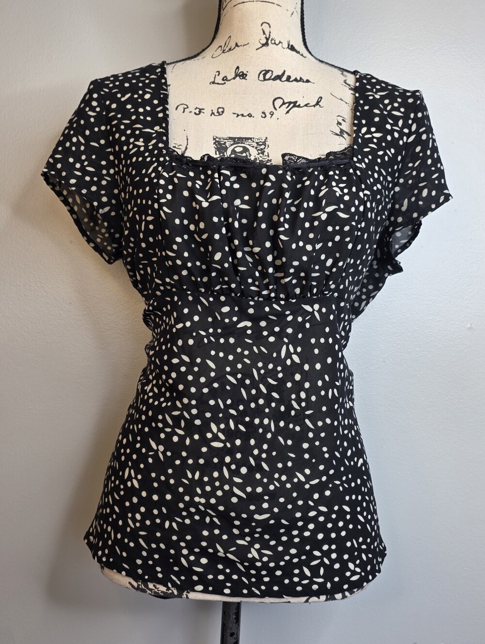 Apt. 9 Black and White Dot Scoop Neck Blouse Sz L Y2k